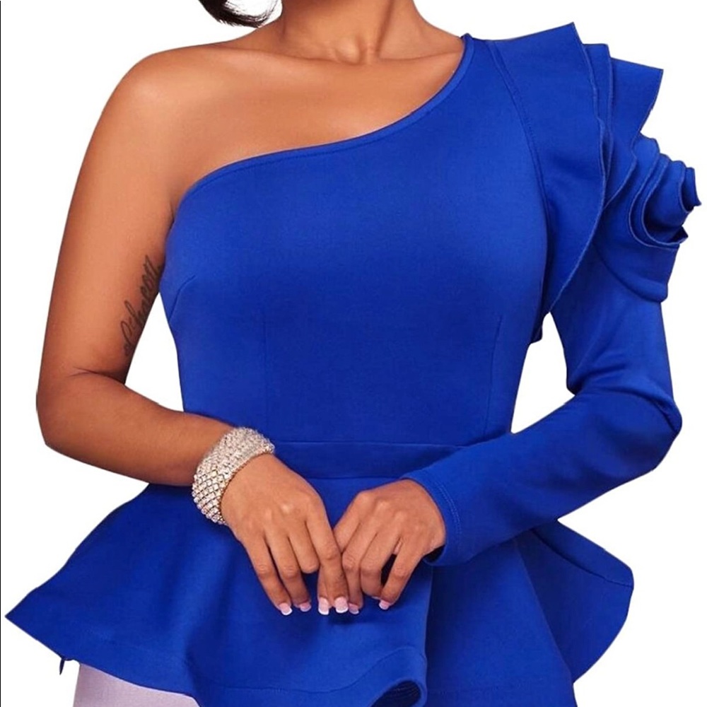 One shoulder puffed sleeve top